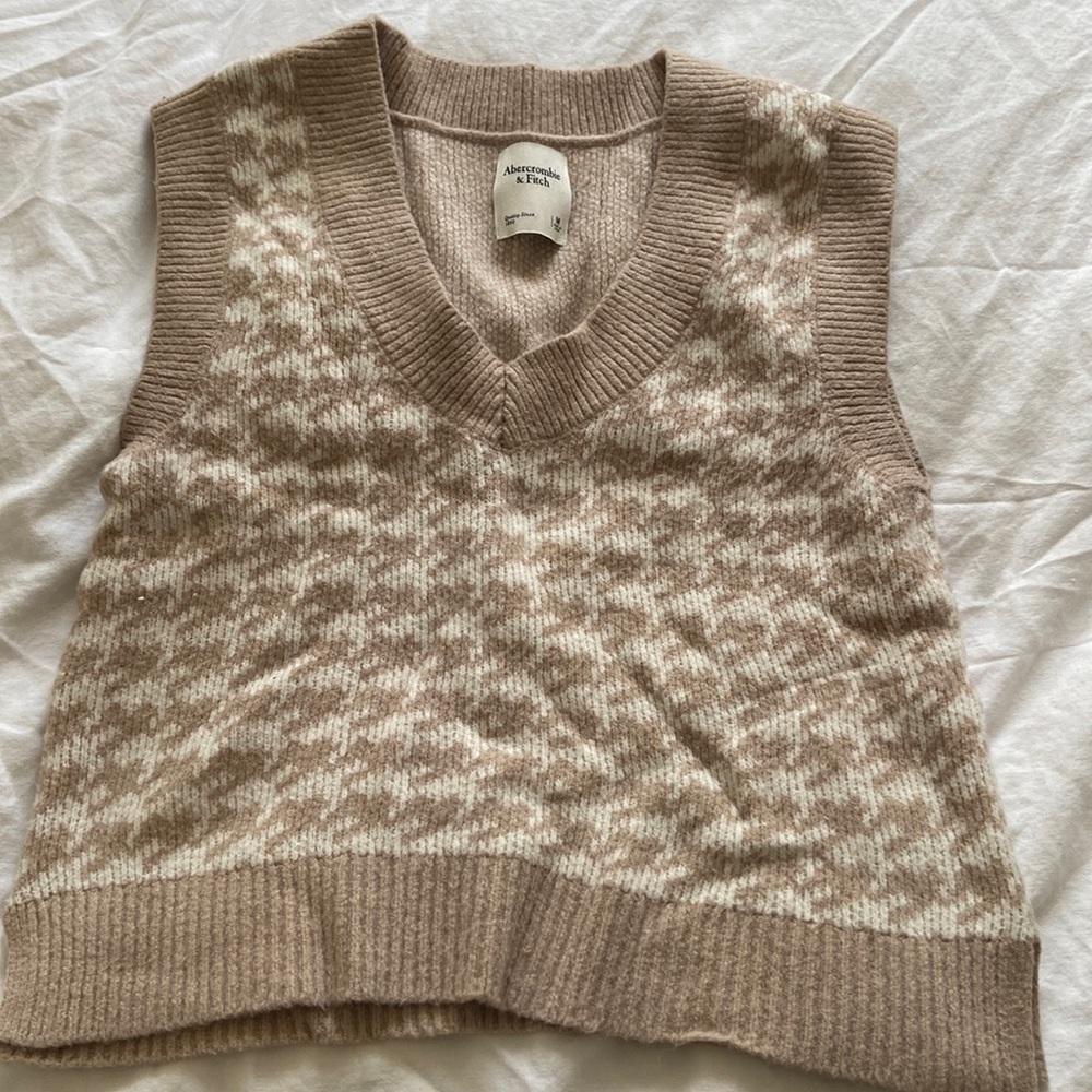 Abercrombie and Fitch sweater vest size md